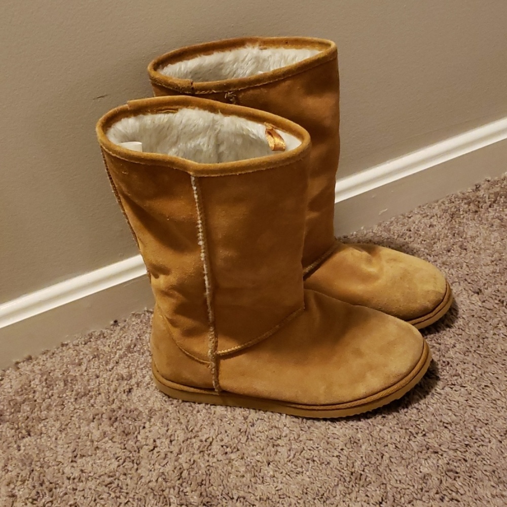 Old Navy Boots size 9
